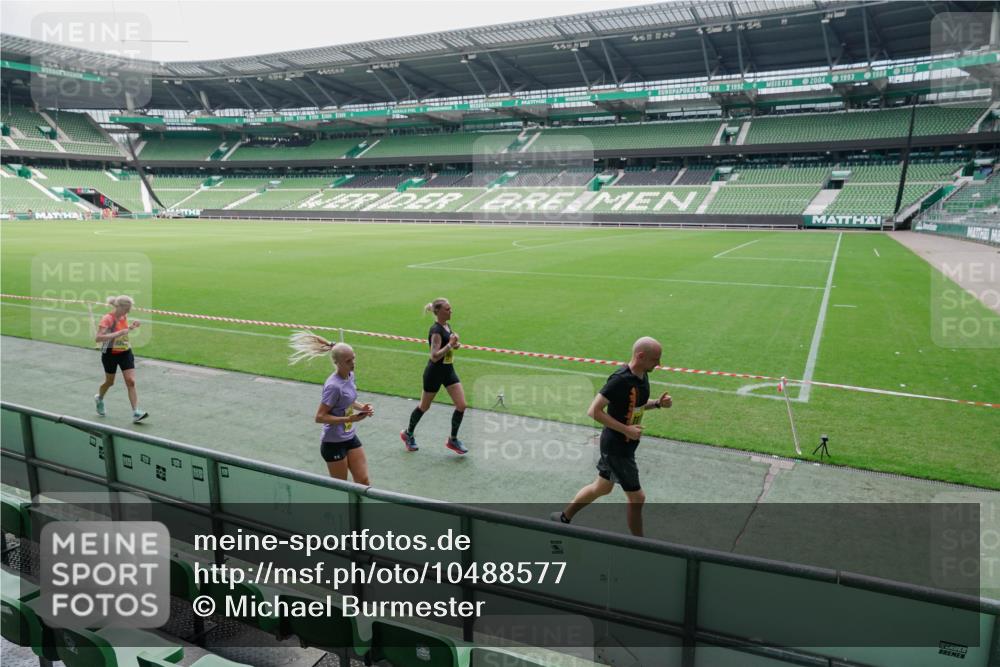 13.09.2026 - 21. swb-Marathon Bremen Michael Burmester http://msf.ph/oto/10488577 13.09.2026 10:30:24 Laufen im Stadion 10141, 10162, 10174, 10183, 10193, 10200, 10218, 10227, 10233, 10253, 10281, 10284, 10304, 10334, 10339, 10348, 10359, 10381, 10392, 10426, 10448, 10452, 10467, 10515, 10537, 10577, 10585, 10588, 10641, 10652, 10684, 10685, 10714, 10734, 10757, 10761, 10763, 10764, 10765, 10780, 10808, 10821, 10822, 10825, 10827, 10837, 10838, 10840, 10862, 10863, 10884, 10886, 10887, 10906, 10966, 10984, 11002, 11038, 11109, 11128, 11206, 11350 meine-sportfotos.de
