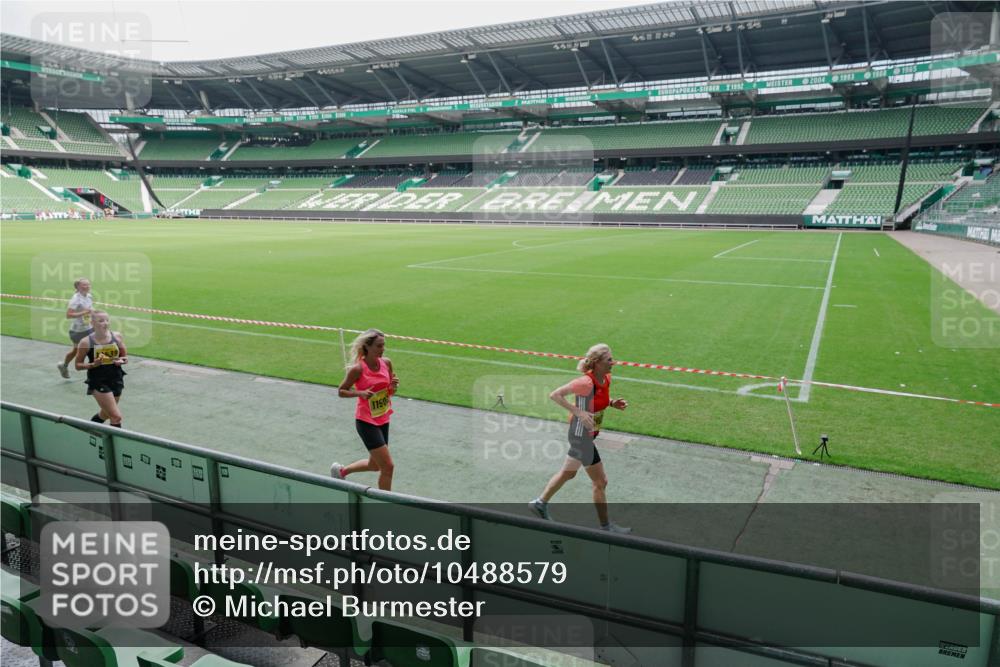 13.09.2026 - 21. swb-Marathon Bremen Michael Burmester http://msf.ph/oto/10488579 13.09.2026 10:30:27 Laufen im Stadion 10141, 10162, 10174, 10183, 10193, 10218, 10227, 10233, 10253, 10281, 10284, 10304, 10334, 10339, 10359, 10381, 10392, 10426, 10448, 10452, 10467, 10515, 10537, 10577, 10585, 10588, 10641, 10652, 10684, 10685, 10714, 10734, 10757, 10761, 10763, 10764, 10765, 10780, 10808, 10821, 10822, 10825, 10827, 10837, 10838, 10840, 10862, 10863, 10884, 10886, 10887, 10906, 10966, 10984, 11002, 11038, 11109, 11128, 11206, 11350 meine-sportfotos.de