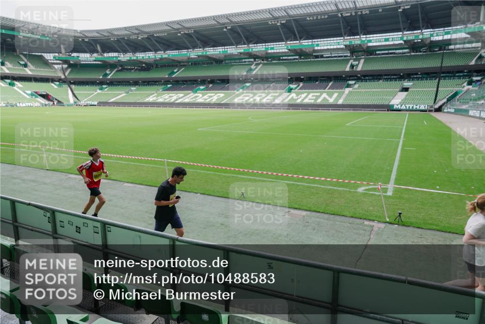 13.09.2026 - 21. swb-Marathon Bremen Michael Burmester http://msf.ph/oto/10488583 13.09.2026 10:30:32 Laufen im Stadion 10141, 10162, 10174, 10183, 10193, 10218, 10227, 10233, 10253, 10281, 10284, 10304, 10334, 10339, 10359, 10381, 10392, 10426, 10448, 10452, 10467, 10479, 10515, 10537, 10577, 10585, 10588, 10641, 10652, 10684, 10685, 10714, 10734, 10757, 10761, 10763, 10764, 10765, 10780, 10808, 10821, 10822, 10825, 10827, 10837, 10838, 10862, 10863, 10884, 10886, 10887, 10906, 10966, 10984, 11002, 11038, 11109, 11128, 11206, 11350 meine-sportfotos.de