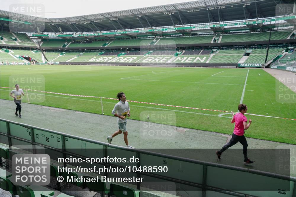 13.09.2026 - 21. swb-Marathon Bremen Michael Burmester http://msf.ph/oto/10488590 13.09.2026 10:30:43 Laufen im Stadion 10141, 10146, 10162, 10174, 10193, 10218, 10222, 10227, 10233, 10253, 10281, 10284, 10304, 10334, 10339, 10359, 10381, 10392, 10448, 10452, 10467, 10471, 10478, 10479, 10515, 10537, 10577, 10579, 10585, 10588, 10589, 10626, 10641, 10652, 10684, 10685, 10708, 10714, 10734, 10757, 10761, 10764, 10765, 10780, 10808, 10821, 10822, 10825, 10827, 10837, 10838, 10862, 10863, 10884, 10886, 10887, 10906, 10966, 10984, 11002, 11038, 11109, 11128, 11206, 11350 meine-sportfotos.de