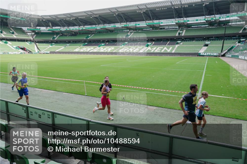 13.09.2026 - 21. swb-Marathon Bremen Michael Burmester http://msf.ph/oto/10488594 13.09.2026 10:30:52 Laufen im Stadion 10141, 10146, 10162, 10174, 10193, 10218, 10222, 10227, 10233, 10253, 10281, 10284, 10304, 10334, 10339, 10359, 10392, 10448, 10452, 10467, 10471, 10478, 10479, 10515, 10529, 10555, 10577, 10579, 10585, 10588, 10589, 10610, 10626, 10641, 10652, 10684, 10685, 10708, 10714, 10734, 10757, 10761, 10764, 10765, 10780, 10808, 10821, 10822, 10825, 10827, 10837, 10838, 10862, 10863, 10884, 10886, 10887, 10906, 10984, 11002, 11038, 11128, 11206, 11350 meine-sportfotos.de