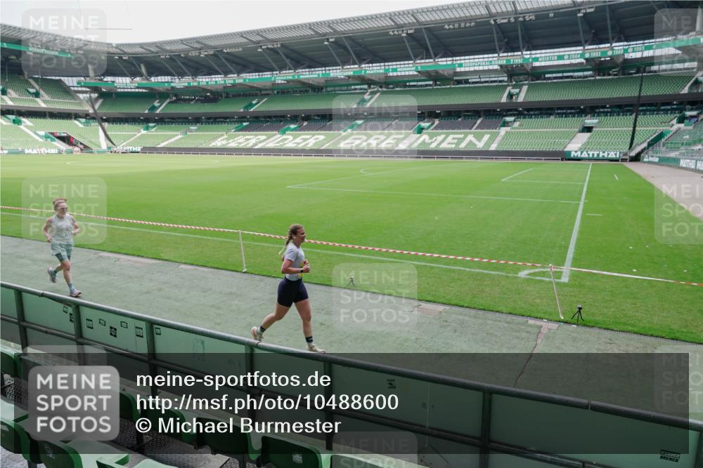 13.09.2026 - 21. swb-Marathon Bremen Michael Burmester http://msf.ph/oto/10488600 13.09.2026 10:31:03 Laufen im Stadion 10141, 10146, 10174, 10193, 10222, 10227, 10233, 10281, 10284, 10304, 10339, 10359, 10392, 10448, 10452, 10467, 10471, 10478, 10479, 10515, 10529, 10543, 10555, 10577, 10579, 10585, 10588, 10589, 10608, 10610, 10626, 10631, 10641, 10652, 10684, 10685, 10704, 10708, 10714, 10725, 10734, 10757, 10761, 10764, 10765, 10780, 10808, 10821, 10822, 10827, 10837, 10838, 10862, 10863, 10884, 10886, 10887, 10906, 10984, 11002, 11038, 11128, 11206, 11350 meine-sportfotos.de