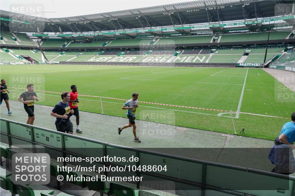 13.09.2026 - 21. swb-Marathon Bremen Michael Burmester http://msf.ph/oto/10488604 13.09.2026 10:31:08 Laufen im Stadion 10141, 10146, 10174, 10193, 10222, 10227, 10233, 10255, 10281, 10284, 10304, 10339, 10359, 10392, 10448, 10452, 10467, 10471, 10478, 10479, 10503, 10515, 10529, 10543, 10555, 10577, 10579, 10585, 10588, 10589, 10608, 10610, 10626, 10631, 10641, 10652, 10684, 10685, 10704, 10708, 10714, 10725, 10734, 10757, 10761, 10764, 10765, 10780, 10808, 10821, 10822, 10827, 10837, 10838, 10862, 10863, 10884, 10886, 10887, 10906, 10984, 11002, 11038, 11128, 11206, 11350 meine-sportfotos.de