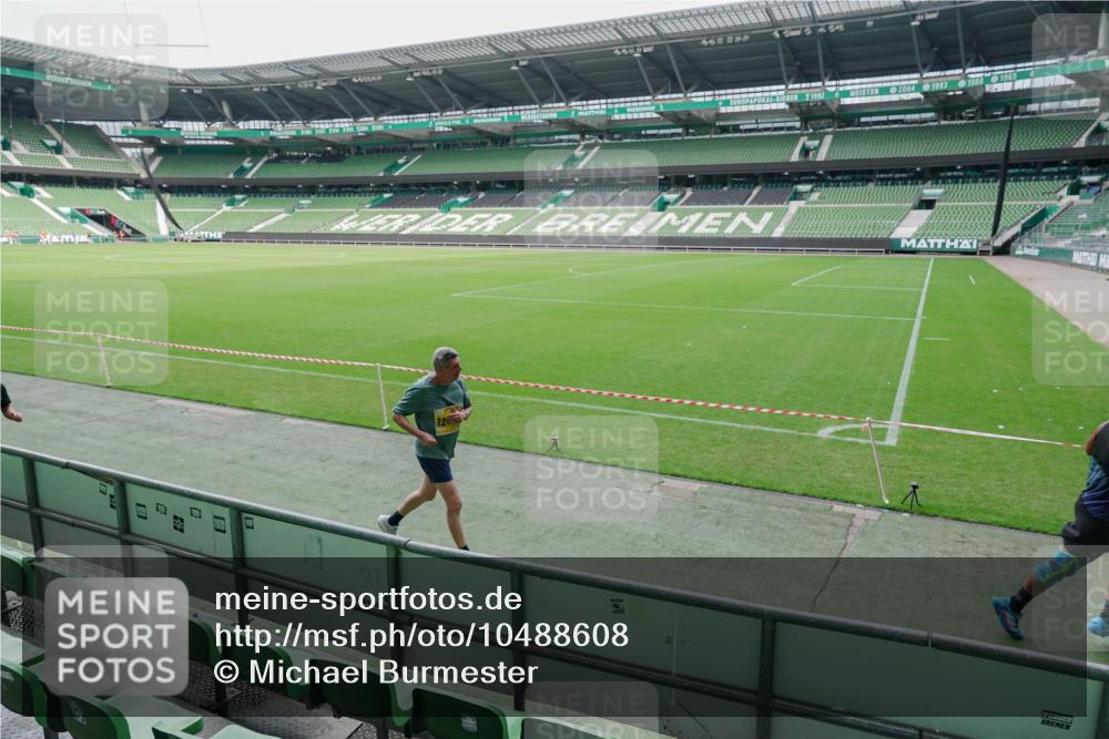 13.09.2026 - 21. swb-Marathon Bremen Michael Burmester http://msf.ph/oto/10488608 13.09.2026 10:31:12 Laufen im Stadion 10141, 10146, 10174, 10193, 10222, 10227, 10233, 10255, 10281, 10284, 10304, 10339, 10359, 10392, 10448, 10452, 10471, 10478, 10479, 10503, 10515, 10529, 10543, 10555, 10577, 10579, 10588, 10589, 10608, 10610, 10626, 10631, 10641, 10652, 10684, 10685, 10704, 10708, 10714, 10725, 10734, 10757, 10761, 10764, 10765, 10780, 10808, 10821, 10822, 10827, 10837, 10838, 10862, 10863, 10884, 10886, 10887, 10906, 10984, 11002, 11038, 11128, 11206, 11350 meine-sportfotos.de