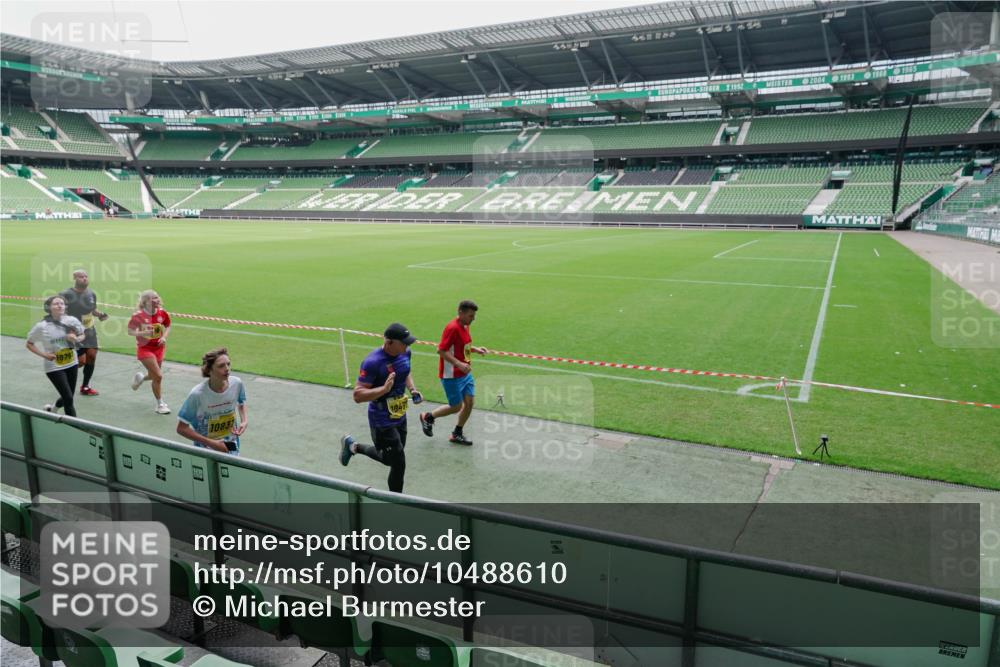 13.09.2026 - 21. swb-Marathon Bremen Michael Burmester http://msf.ph/oto/10488610 13.09.2026 10:31:17 Laufen im Stadion 10141, 10146, 10174, 10193, 10222, 10227, 10233, 10255, 10281, 10284, 10304, 10339, 10359, 10392, 10443, 10448, 10452, 10471, 10478, 10479, 10503, 10515, 10529, 10540, 10543, 10555, 10577, 10579, 10588, 10589, 10608, 10610, 10626, 10631, 10641, 10652, 10684, 10685, 10703, 10704, 10708, 10714, 10725, 10757, 10764, 10765, 10780, 10808, 10821, 10822, 10837, 10838, 10862, 10863, 10884, 10886, 10887, 10906, 10984, 11002, 11038, 11206, 11350 meine-sportfotos.de