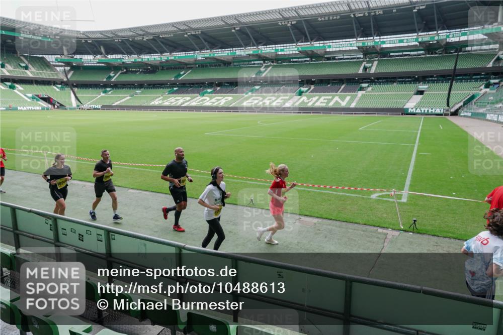 13.09.2026 - 21. swb-Marathon Bremen Michael Burmester http://msf.ph/oto/10488613 13.09.2026 10:31:19 Laufen im Stadion 10141, 10146, 10174, 10193, 10222, 10227, 10233, 10255, 10281, 10284, 10304, 10339, 10359, 10392, 10443, 10448, 10452, 10471, 10478, 10479, 10503, 10515, 10529, 10540, 10543, 10555, 10577, 10579, 10588, 10589, 10608, 10610, 10626, 10631, 10641, 10646, 10652, 10684, 10685, 10703, 10704, 10708, 10714, 10725, 10757, 10765, 10780, 10808, 10821, 10822, 10837, 10838, 10862, 10863, 10884, 10886, 10887, 10906, 10984, 11002, 11038, 11206, 11350 meine-sportfotos.de
