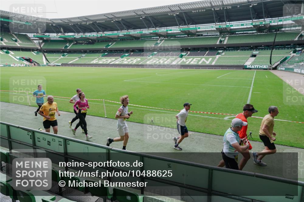 13.09.2026 - 21. swb-Marathon Bremen Michael Burmester http://msf.ph/oto/10488625 13.09.2026 10:31:30 Laufen im Stadion 10141, 10146, 10174, 10193, 10222, 10227, 10246, 10255, 10281, 10284, 10304, 10339, 10359, 10392, 10443, 10448, 10471, 10478, 10479, 10503, 10515, 10517, 10518, 10529, 10540, 10543, 10555, 10577, 10579, 10588, 10589, 10608, 10610, 10626, 10631, 10641, 10646, 10652, 10684, 10685, 10690, 10703, 10704, 10708, 10714, 10725, 10757, 10765, 10780, 10808, 10821, 10822, 10837, 10838, 10862, 10863, 10884, 10886, 10984, 11002, 11038, 11206, 11350 meine-sportfotos.de