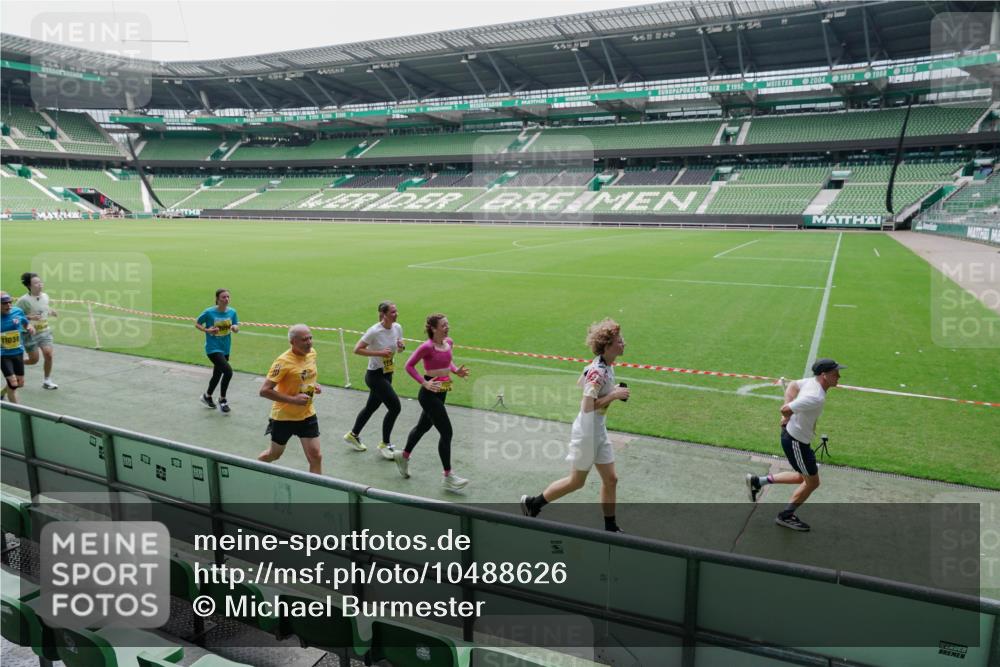 13.09.2026 - 21. swb-Marathon Bremen Michael Burmester http://msf.ph/oto/10488626 13.09.2026 10:31:31 Laufen im Stadion 10141, 10146, 10174, 10193, 10222, 10227, 10246, 10255, 10281, 10284, 10304, 10339, 10359, 10443, 10448, 10471, 10478, 10479, 10503, 10515, 10517, 10518, 10529, 10540, 10543, 10555, 10577, 10579, 10588, 10589, 10608, 10610, 10626, 10631, 10641, 10646, 10652, 10684, 10685, 10690, 10703, 10704, 10708, 10714, 10725, 10757, 10765, 10780, 10808, 10821, 10822, 10837, 10838, 10862, 10863, 10884, 10886, 10984, 11002, 11038, 11206, 11350 meine-sportfotos.de