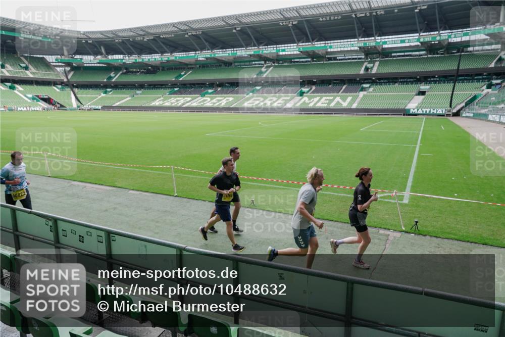 13.09.2026 - 21. swb-Marathon Bremen Michael Burmester http://msf.ph/oto/10488632 13.09.2026 10:31:35 Laufen im Stadion 10141, 10146, 10174, 10222, 10227, 10246, 10255, 10256, 10281, 10284, 10304, 10339, 10359, 10410, 10443, 10448, 10471, 10478, 10479, 10503, 10515, 10517, 10518, 10529, 10540, 10543, 10555, 10577, 10579, 10588, 10589, 10608, 10610, 10626, 10631, 10641, 10646, 10684, 10685, 10690, 10703, 10704, 10707, 10708, 10714, 10725, 10757, 10765, 10780, 10821, 10822, 10837, 10838, 10862, 10863, 10884, 10886, 10984, 11038, 11206, 11350 meine-sportfotos.de