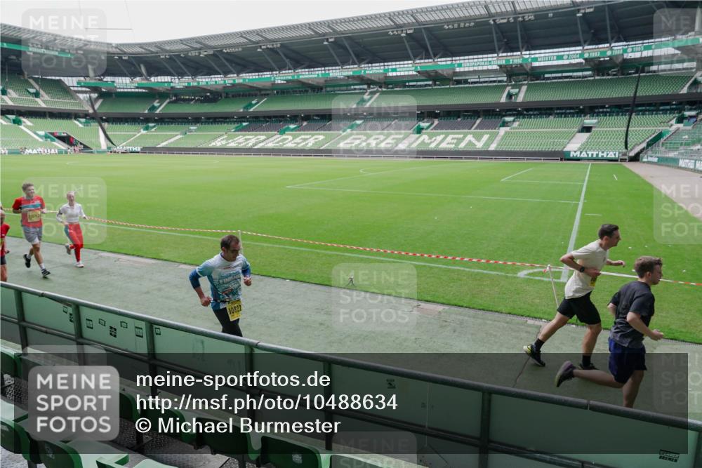 13.09.2026 - 21. swb-Marathon Bremen Michael Burmester http://msf.ph/oto/10488634 13.09.2026 10:31:37 Laufen im Stadion 10141, 10146, 10174, 10222, 10227, 10246, 10255, 10256, 10281, 10284, 10304, 10339, 10359, 10365, 10410, 10443, 10448, 10471, 10478, 10479, 10503, 10515, 10517, 10518, 10529, 10540, 10543, 10555, 10577, 10579, 10588, 10589, 10608, 10610, 10626, 10631, 10641, 10646, 10684, 10685, 10690, 10703, 10704, 10707, 10708, 10714, 10725, 10757, 10765, 10780, 10821, 10822, 10837, 10838, 10862, 10863, 10884, 10886, 10984, 11038, 11206, 11350 meine-sportfotos.de