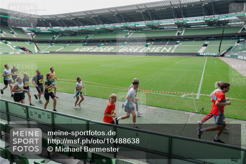 13.09.2026 - 21. swb-Marathon Bremen Michael Burmester http://msf.ph/oto/10488638 13.09.2026 10:31:40 Laufen im Stadion 10141, 10146, 10174, 10222, 10227, 10246, 10255, 10256, 10281, 10284, 10304, 10339, 10359, 10365, 10410, 10443, 10448, 10471, 10478, 10479, 10503, 10515, 10517, 10518, 10529, 10540, 10543, 10555, 10565, 10577, 10579, 10588, 10589, 10608, 10610, 10626, 10631, 10641, 10646, 10684, 10685, 10690, 10703, 10704, 10707, 10708, 10714, 10721, 10725, 10757, 10765, 10780, 10821, 10822, 10837, 10838, 10862, 10863, 10884, 10886, 10984, 11038, 11206, 11350 meine-sportfotos.de