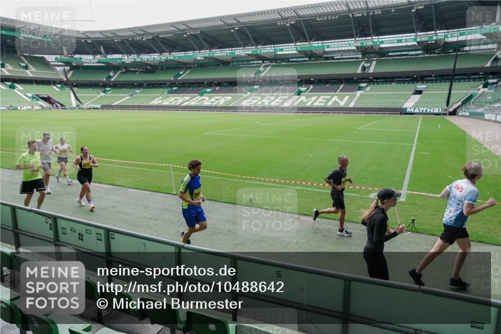 13.09.2026 - 21. swb-Marathon Bremen Michael Burmester http://msf.ph/oto/10488642 13.09.2026 10:31:44 Laufen im Stadion 10141, 10146, 10174, 10222, 10226, 10227, 10243, 10246, 10255, 10256, 10281, 10284, 10304, 10322, 10339, 10359, 10365, 10410, 10443, 10448, 10471, 10478, 10479, 10503, 10515, 10517, 10518, 10529, 10540, 10543, 10555, 10565, 10577, 10579, 10588, 10589, 10608, 10610, 10626, 10631, 10646, 10670, 10684, 10685, 10690, 10703, 10704, 10707, 10708, 10714, 10721, 10725, 10757, 10765, 10821, 10822, 10838, 10862, 10863, 10884, 10886, 10984, 11038, 11206, 11350 meine-sportfotos.de
