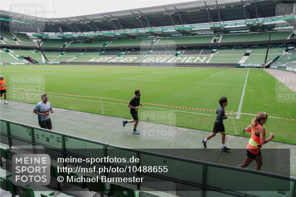 13.09.2026 - 21. swb-Marathon Bremen Michael Burmester http://msf.ph/oto/10488655 13.09.2026 10:32:01 Laufen im Stadion 10141, 10146, 10174, 10203, 10222, 10226, 10227, 10243, 10246, 10249, 10255, 10256, 10281, 10284, 10322, 10365, 10372, 10410, 10443, 10448, 10471, 10478, 10479, 10486, 10503, 10517, 10518, 10529, 10540, 10543, 10550, 10555, 10565, 10577, 10579, 10589, 10608, 10610, 10626, 10631, 10646, 10670, 10675, 10684, 10685, 10690, 10703, 10704, 10707, 10708, 10714, 10721, 10725, 10757, 10765, 10771, 10821, 10822, 10838, 10886, 11206, 11350 meine-sportfotos.de
