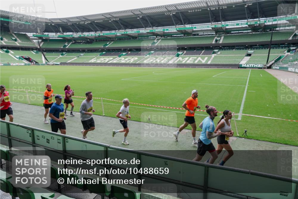13.09.2026 - 21. swb-Marathon Bremen Michael Burmester http://msf.ph/oto/10488659 13.09.2026 10:32:05 Laufen im Stadion 10141, 10146, 10174, 10203, 10222, 10226, 10227, 10243, 10246, 10249, 10255, 10256, 10281, 10284, 10322, 10365, 10372, 10410, 10443, 10448, 10471, 10478, 10479, 10486, 10503, 10517, 10518, 10529, 10540, 10543, 10550, 10555, 10565, 10577, 10579, 10589, 10608, 10610, 10626, 10631, 10646, 10670, 10675, 10684, 10685, 10690, 10703, 10704, 10707, 10708, 10714, 10721, 10725, 10757, 10765, 10771, 10821, 10822, 10838, 10886, 11206, 11350 meine-sportfotos.de