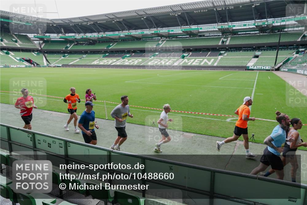 13.09.2026 - 21. swb-Marathon Bremen Michael Burmester http://msf.ph/oto/10488660 13.09.2026 10:32:05 Laufen im Stadion 10141, 10146, 10174, 10203, 10222, 10226, 10227, 10243, 10246, 10249, 10255, 10256, 10281, 10284, 10322, 10365, 10372, 10410, 10443, 10448, 10471, 10478, 10479, 10486, 10503, 10517, 10518, 10529, 10540, 10543, 10550, 10555, 10565, 10577, 10579, 10589, 10608, 10610, 10626, 10631, 10646, 10670, 10675, 10684, 10685, 10690, 10703, 10704, 10707, 10708, 10714, 10721, 10725, 10757, 10765, 10771, 10821, 10822, 10838, 10886, 11206, 11350 meine-sportfotos.de