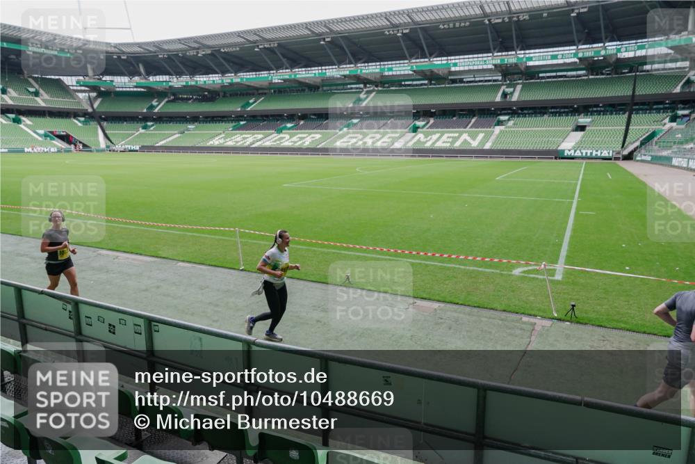13.09.2026 - 21. swb-Marathon Bremen Michael Burmester http://msf.ph/oto/10488669 13.09.2026 10:32:15 Laufen im Stadion 10067, 10141, 10146, 10203, 10222, 10226, 10227, 10243, 10246, 10249, 10255, 10256, 10284, 10300, 10322, 10365, 10372, 10379, 10383, 10410, 10443, 10448, 10471, 10478, 10479, 10486, 10503, 10517, 10518, 10529, 10540, 10543, 10550, 10555, 10565, 10577, 10579, 10589, 10608, 10610, 10626, 10631, 10646, 10670, 10675, 10684, 10685, 10690, 10703, 10704, 10707, 10708, 10721, 10725, 10728, 10757, 10771, 10821, 10822, 10838, 11350 meine-sportfotos.de