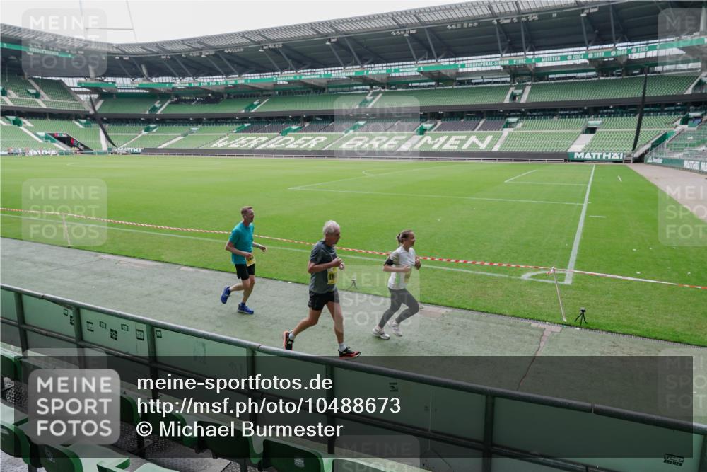 13.09.2026 - 21. swb-Marathon Bremen Michael Burmester http://msf.ph/oto/10488673 13.09.2026 10:32:23 Laufen im Stadion 10067, 10141, 10146, 10166, 10203, 10222, 10226, 10243, 10246, 10249, 10255, 10256, 10284, 10300, 10322, 10365, 10372, 10374, 10379, 10383, 10394, 10410, 10443, 10471, 10478, 10479, 10486, 10494, 10503, 10517, 10518, 10529, 10540, 10543, 10550, 10555, 10565, 10577, 10579, 10589, 10608, 10610, 10626, 10631, 10646, 10670, 10675, 10684, 10685, 10690, 10703, 10704, 10707, 10708, 10721, 10725, 10728, 10771, 10794, 11350 meine-sportfotos.de