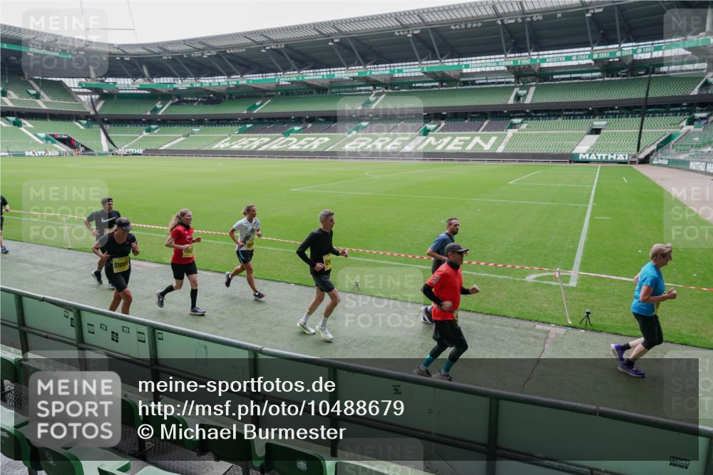 13.09.2026 - 21. swb-Marathon Bremen Michael Burmester http://msf.ph/oto/10488679 13.09.2026 10:32:30 Laufen im Stadion 10067, 10078, 10146, 10166, 10184, 10203, 10211, 10222, 10226, 10243, 10246, 10249, 10255, 10256, 10284, 10300, 10322, 10365, 10372, 10374, 10379, 10383, 10394, 10410, 10443, 10471, 10478, 10479, 10486, 10494, 10503, 10517, 10518, 10529, 10540, 10543, 10550, 10555, 10565, 10577, 10579, 10589, 10608, 10610, 10626, 10631, 10646, 10670, 10675, 10684, 10685, 10690, 10703, 10704, 10707, 10708, 10721, 10725, 10728, 10745, 10771, 10794 meine-sportfotos.de