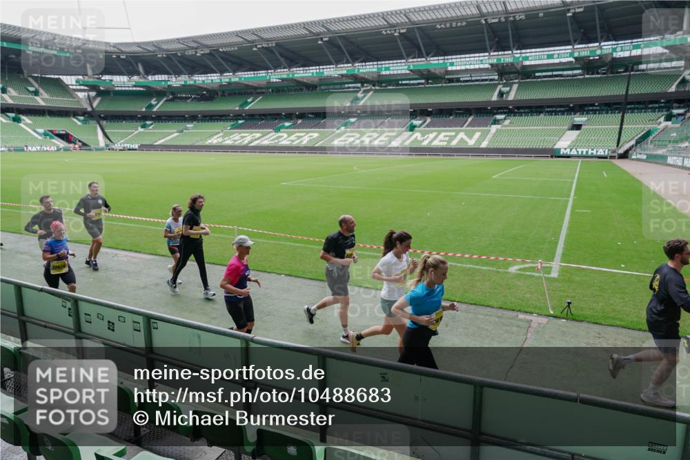 13.09.2026 - 21. swb-Marathon Bremen Michael Burmester http://msf.ph/oto/10488683 13.09.2026 10:32:35 Laufen im Stadion 10067, 10078, 10146, 10166, 10184, 10203, 10211, 10222, 10226, 10243, 10246, 10249, 10255, 10256, 10300, 10322, 10365, 10372, 10374, 10379, 10383, 10394, 10408, 10410, 10443, 10471, 10478, 10479, 10486, 10494, 10503, 10517, 10518, 10529, 10530, 10540, 10543, 10550, 10555, 10565, 10579, 10589, 10608, 10610, 10626, 10631, 10646, 10670, 10675, 10684, 10690, 10703, 10704, 10707, 10708, 10721, 10725, 10728, 10745, 10749, 10750, 10771, 10794 meine-sportfotos.de