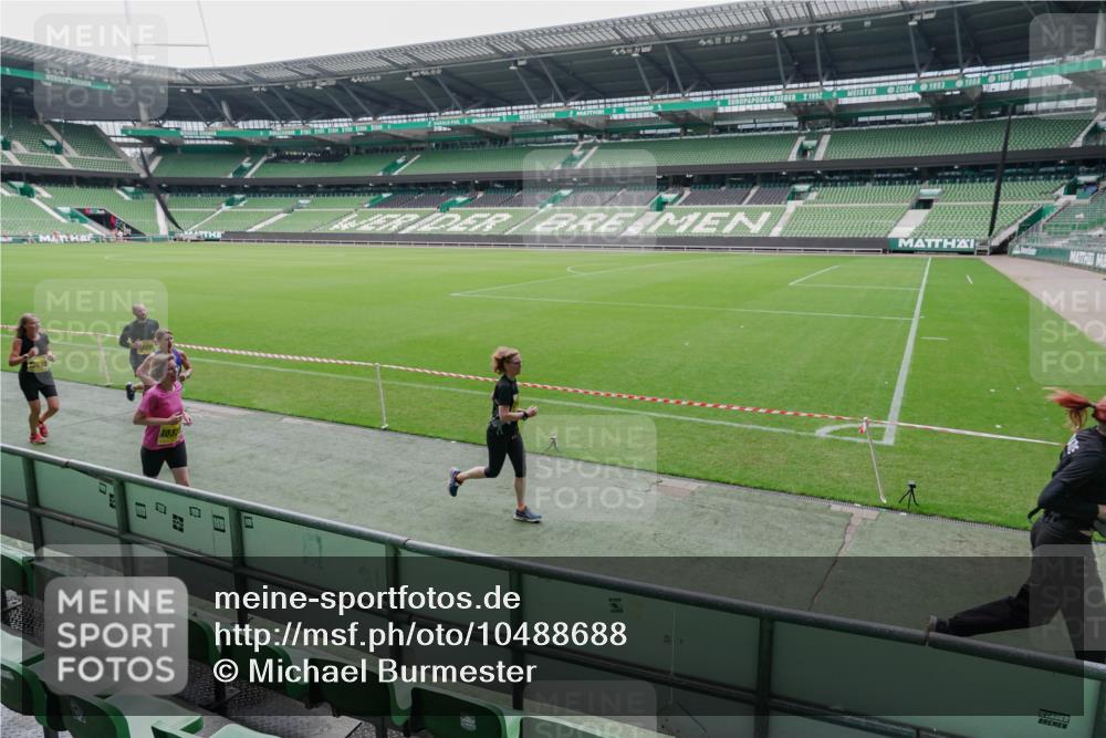 13.09.2026 - 21. swb-Marathon Bremen Michael Burmester http://msf.ph/oto/10488688 13.09.2026 10:32:41 Laufen im Stadion 10067, 10078, 10146, 10166, 10184, 10203, 10211, 10222, 10226, 10243, 10246, 10249, 10255, 10256, 10300, 10322, 10365, 10372, 10374, 10379, 10383, 10394, 10408, 10410, 10443, 10471, 10478, 10479, 10486, 10494, 10503, 10517, 10518, 10529, 10530, 10540, 10543, 10550, 10555, 10565, 10579, 10589, 10608, 10610, 10626, 10631, 10646, 10670, 10673, 10675, 10690, 10703, 10704, 10707, 10708, 10721, 10725, 10728, 10745, 10749, 10750, 10771, 10794 meine-sportfotos.de