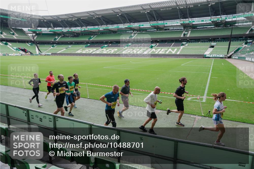 13.09.2026 - 21. swb-Marathon Bremen Michael Burmester http://msf.ph/oto/10488701 13.09.2026 10:32:53 Laufen im Stadion 10067, 10078, 10166, 10184, 10203, 10211, 10226, 10236, 10243, 10246, 10249, 10255, 10256, 10300, 10322, 10365, 10372, 10374, 10379, 10383, 10394, 10408, 10410, 10423, 10443, 10486, 10494, 10503, 10517, 10518, 10529, 10530, 10540, 10543, 10550, 10555, 10565, 10578, 10589, 10608, 10610, 10631, 10646, 10670, 10673, 10675, 10687, 10690, 10703, 10704, 10707, 10721, 10725, 10728, 10745, 10749, 10750, 10771, 10788, 10794, 10809 meine-sportfotos.de