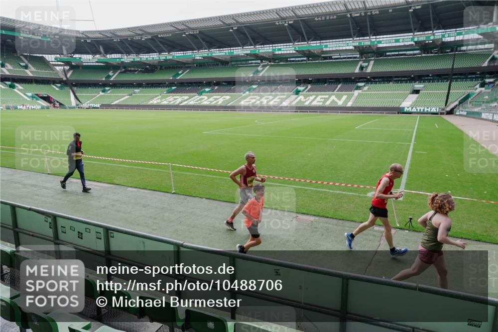 13.09.2026 - 21. swb-Marathon Bremen Michael Burmester http://msf.ph/oto/10488706 13.09.2026 10:32:59 Laufen im Stadion 10018, 10067, 10078, 10166, 10184, 10203, 10211, 10226, 10236, 10243, 10246, 10249, 10255, 10256, 10297, 10300, 10322, 10365, 10372, 10374, 10379, 10383, 10394, 10408, 10410, 10423, 10428, 10443, 10486, 10494, 10503, 10517, 10518, 10529, 10530, 10540, 10543, 10550, 10565, 10578, 10608, 10631, 10646, 10670, 10673, 10675, 10687, 10690, 10703, 10704, 10707, 10721, 10725, 10728, 10745, 10749, 10750, 10771, 10787, 10788, 10794, 10809 meine-sportfotos.de