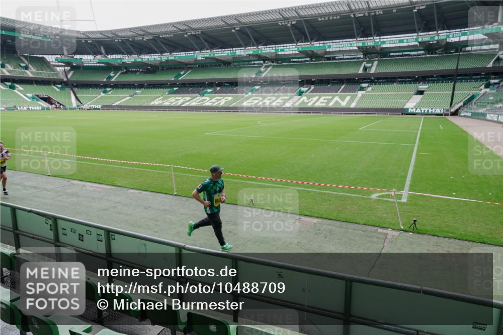 13.09.2026 - 21. swb-Marathon Bremen Michael Burmester http://msf.ph/oto/10488709 13.09.2026 10:33:06 Laufen im Stadion 10018, 10067, 10078, 10166, 10184, 10203, 10211, 10226, 10236, 10243, 10246, 10249, 10255, 10256, 10297, 10300, 10322, 10365, 10372, 10374, 10379, 10383, 10394, 10408, 10410, 10423, 10428, 10443, 10486, 10494, 10503, 10517, 10518, 10530, 10540, 10543, 10550, 10565, 10578, 10608, 10631, 10646, 10670, 10673, 10675, 10687, 10690, 10691, 10703, 10704, 10707, 10721, 10725, 10728, 10745, 10749, 10750, 10771, 10772, 10787, 10788, 10794, 10809 meine-sportfotos.de