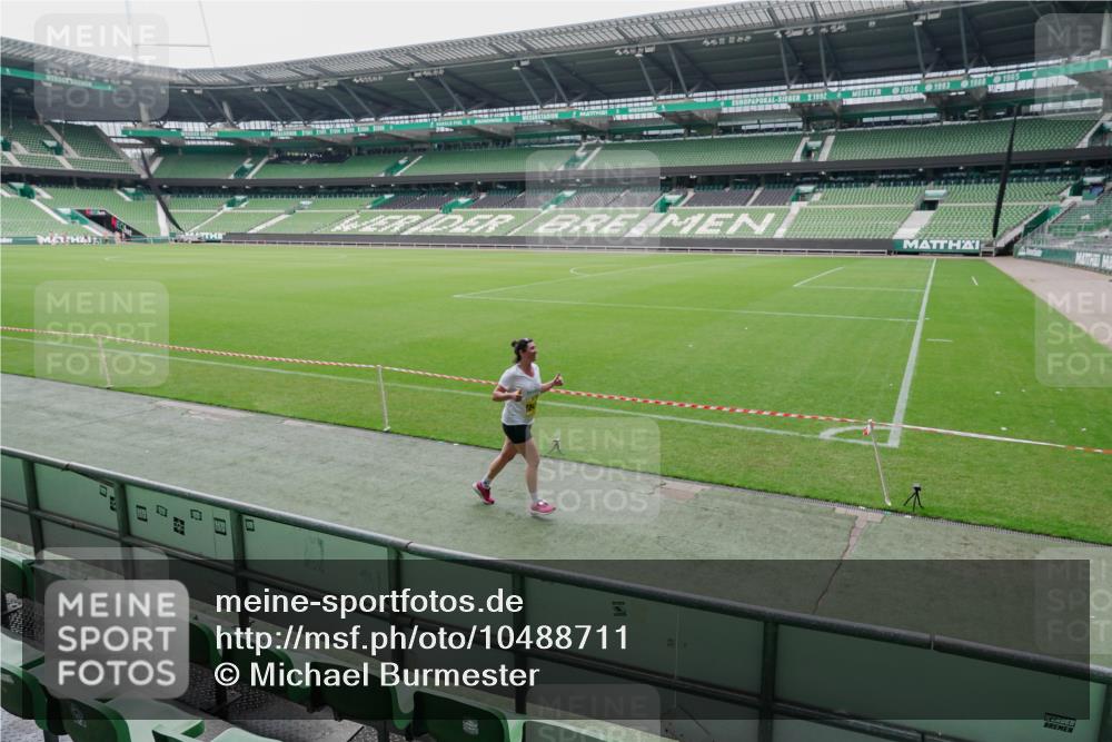 13.09.2026 - 21. swb-Marathon Bremen Michael Burmester http://msf.ph/oto/10488711 13.09.2026 10:33:11 Laufen im Stadion 10018, 10067, 10078, 10166, 10184, 10203, 10211, 10226, 10236, 10243, 10246, 10249, 10255, 10256, 10297, 10300, 10322, 10355, 10365, 10372, 10374, 10379, 10383, 10394, 10408, 10410, 10423, 10428, 10443, 10486, 10494, 10503, 10517, 10518, 10530, 10540, 10543, 10550, 10565, 10578, 10604, 10608, 10646, 10670, 10673, 10675, 10687, 10690, 10691, 10699, 10703, 10707, 10721, 10725, 10728, 10745, 10749, 10750, 10771, 10772, 10787, 10788, 10794, 10809 meine-sportfotos.de
