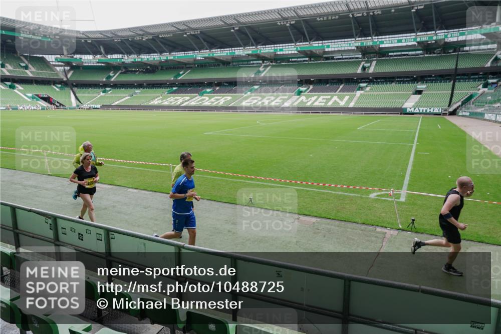 13.09.2026 - 21. swb-Marathon Bremen Michael Burmester http://msf.ph/oto/10488725 13.09.2026 10:33:33 Laufen im Stadion 10018, 10067, 10078, 10166, 10177, 10184, 10203, 10211, 10226, 10236, 10240, 10243, 10246, 10249, 10254, 10256, 10297, 10300, 10322, 10355, 10365, 10372, 10374, 10379, 10383, 10394, 10408, 10410, 10415, 10423, 10428, 10460, 10486, 10494, 10517, 10518, 10530, 10550, 10565, 10578, 10604, 10668, 10670, 10673, 10675, 10687, 10690, 10691, 10699, 10700, 10707, 10721, 10728, 10745, 10749, 10750, 10771, 10772, 10787, 10788, 10794, 10809, 10857, 10867, 11126 meine-sportfotos.de