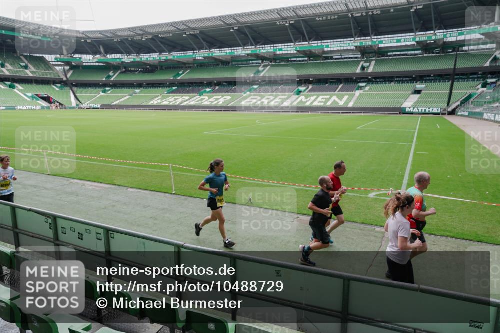 13.09.2026 - 21. swb-Marathon Bremen Michael Burmester http://msf.ph/oto/10488729 13.09.2026 10:33:39 Laufen im Stadion 10018, 10067, 10078, 10166, 10177, 10184, 10203, 10211, 10226, 10236, 10240, 10243, 10249, 10254, 10256, 10297, 10300, 10322, 10355, 10356, 10365, 10372, 10374, 10379, 10383, 10394, 10408, 10410, 10415, 10423, 10428, 10460, 10486, 10494, 10517, 10530, 10550, 10565, 10578, 10604, 10668, 10670, 10673, 10675, 10687, 10690, 10691, 10699, 10700, 10707, 10721, 10728, 10745, 10749, 10750, 10771, 10772, 10787, 10788, 10794, 10809, 10828, 10857, 10867, 10914, 11126 meine-sportfotos.de