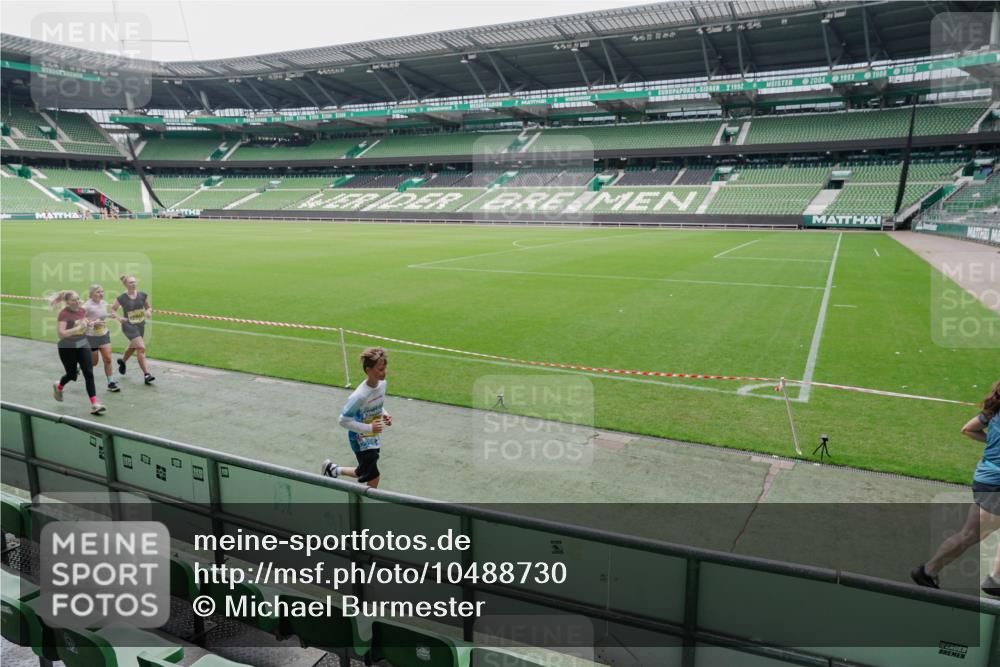 13.09.2026 - 21. swb-Marathon Bremen Michael Burmester http://msf.ph/oto/10488730 13.09.2026 10:33:40 Laufen im Stadion 10018, 10067, 10078, 10166, 10177, 10184, 10203, 10211, 10226, 10236, 10240, 10243, 10249, 10254, 10256, 10297, 10300, 10322, 10355, 10356, 10365, 10372, 10374, 10379, 10383, 10394, 10408, 10410, 10415, 10423, 10428, 10460, 10486, 10494, 10530, 10550, 10565, 10578, 10604, 10668, 10670, 10673, 10675, 10687, 10690, 10691, 10699, 10700, 10707, 10721, 10728, 10745, 10749, 10750, 10771, 10772, 10787, 10788, 10794, 10809, 10828, 10857, 10867, 10914, 11126 meine-sportfotos.de