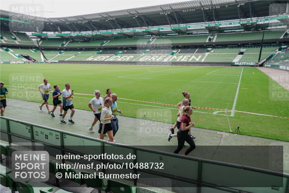 13.09.2026 - 21. swb-Marathon Bremen Michael Burmester http://msf.ph/oto/10488732 13.09.2026 10:33:43 Laufen im Stadion 10018, 10067, 10078, 10166, 10177, 10184, 10203, 10211, 10226, 10236, 10240, 10243, 10249, 10254, 10256, 10297, 10300, 10322, 10355, 10356, 10365, 10372, 10374, 10379, 10383, 10394, 10408, 10410, 10415, 10423, 10428, 10460, 10486, 10494, 10530, 10550, 10565, 10578, 10604, 10668, 10669, 10670, 10673, 10675, 10687, 10691, 10699, 10700, 10707, 10721, 10728, 10745, 10749, 10750, 10771, 10772, 10787, 10788, 10794, 10809, 10828, 10857, 10867, 10914, 11126, 11343 meine-sportfotos.de