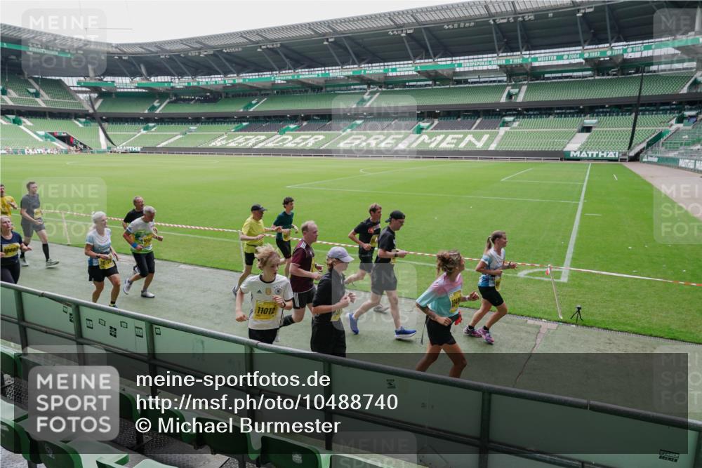 13.09.2026 - 21. swb-Marathon Bremen Michael Burmester http://msf.ph/oto/10488740 13.09.2026 10:33:53 Laufen im Stadion 10018, 10067, 10078, 10147, 10166, 10177, 10184, 10203, 10211, 10226, 10236, 10240, 10243, 10249, 10254, 10297, 10300, 10322, 10355, 10356, 10367, 10368, 10372, 10374, 10379, 10383, 10394, 10408, 10415, 10423, 10428, 10460, 10486, 10494, 10530, 10550, 10578, 10604, 10639, 10668, 10669, 10670, 10673, 10675, 10687, 10691, 10699, 10700, 10728, 10745, 10749, 10750, 10771, 10772, 10787, 10788, 10794, 10809, 10828, 10857, 10867, 10914, 11126, 11162, 11343, 11803 meine-sportfotos.de