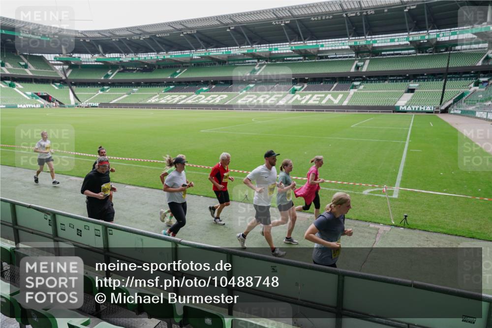13.09.2026 - 21. swb-Marathon Bremen Michael Burmester http://msf.ph/oto/10488748 13.09.2026 10:34:00 Laufen im Stadion 10018, 10067, 10078, 10147, 10166, 10177, 10184, 10203, 10211, 10236, 10240, 10254, 10297, 10300, 10355, 10356, 10367, 10368, 10369, 10372, 10374, 10379, 10383, 10394, 10408, 10415, 10423, 10428, 10460, 10485, 10486, 10494, 10530, 10550, 10578, 10604, 10639, 10668, 10669, 10673, 10675, 10687, 10691, 10699, 10700, 10728, 10745, 10749, 10750, 10771, 10772, 10787, 10788, 10794, 10809, 10828, 10857, 10867, 10914, 10928, 11126, 11162, 11343, 11803 meine-sportfotos.de