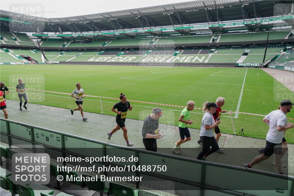 13.09.2026 - 21. swb-Marathon Bremen Michael Burmester http://msf.ph/oto/10488750 13.09.2026 10:34:01 Laufen im Stadion 10018, 10067, 10078, 10147, 10166, 10177, 10184, 10203, 10211, 10236, 10240, 10254, 10297, 10300, 10355, 10356, 10367, 10368, 10369, 10372, 10374, 10379, 10383, 10394, 10408, 10415, 10423, 10428, 10460, 10485, 10486, 10494, 10530, 10550, 10559, 10578, 10604, 10639, 10668, 10669, 10673, 10675, 10687, 10691, 10699, 10700, 10728, 10745, 10749, 10750, 10771, 10772, 10787, 10788, 10794, 10809, 10828, 10857, 10867, 10914, 10928, 11126, 11162, 11343, 11803, 10222 meine-sportfotos.de