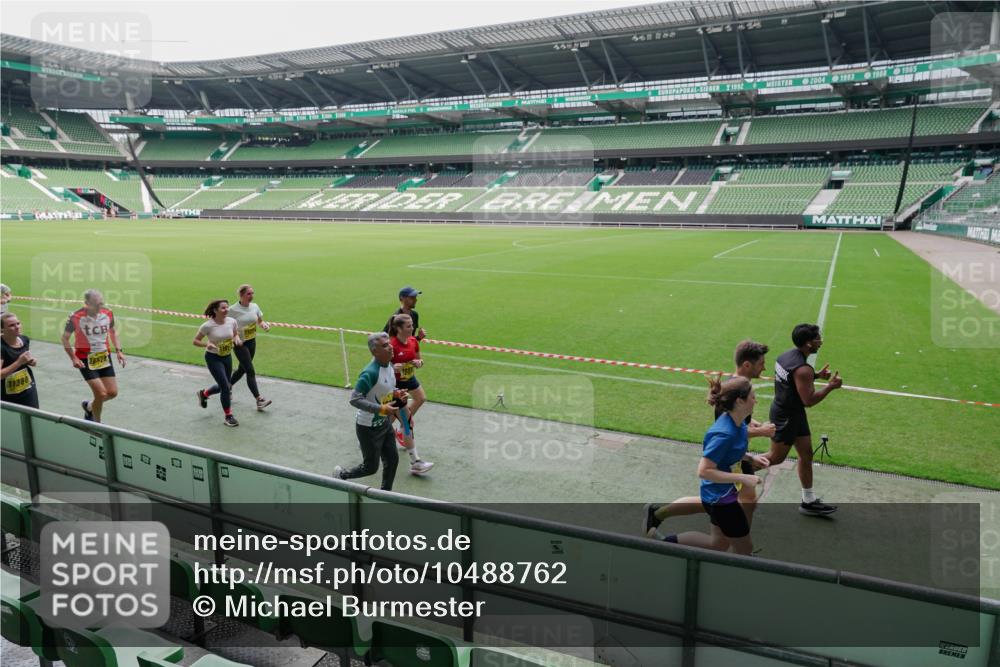 13.09.2026 - 21. swb-Marathon Bremen Michael Burmester http://msf.ph/oto/10488762 13.09.2026 10:34:23 Laufen im Stadion 10018, 10078, 10093, 10147, 10157, 10166, 10177, 10184, 10185, 10211, 10236, 10240, 10254, 10297, 10300, 10355, 10356, 10367, 10368, 10369, 10374, 10383, 10394, 10408, 10415, 10423, 10428, 10460, 10485, 10494, 10528, 10530, 10559, 10578, 10604, 10639, 10668, 10669, 10673, 10677, 10687, 10691, 10699, 10700, 10728, 10745, 10749, 10750, 10772, 10787, 10788, 10794, 10809, 10828, 10857, 10867, 10914, 10928, 11126, 11162, 11343, 11803, 10146, 10222, 10626 meine-sportfotos.de
