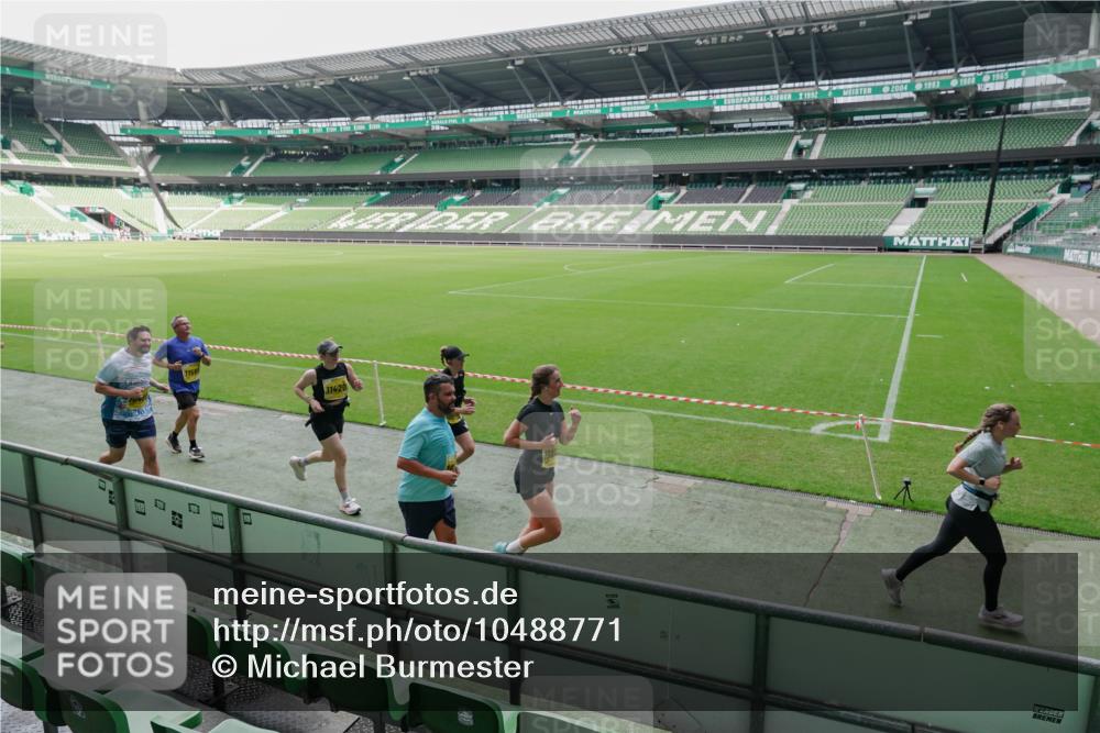 13.09.2026 - 21. swb-Marathon Bremen Michael Burmester http://msf.ph/oto/10488771 13.09.2026 10:34:30 Laufen im Stadion 10018, 10078, 10093, 10144, 10147, 10157, 10166, 10177, 10184, 10185, 10211, 10236, 10240, 10254, 10297, 10355, 10356, 10367, 10368, 10369, 10374, 10394, 10408, 10415, 10423, 10427, 10428, 10460, 10485, 10494, 10528, 10530, 10559, 10578, 10604, 10639, 10668, 10669, 10673, 10677, 10687, 10691, 10699, 10700, 10715, 10745, 10749, 10750, 10772, 10787, 10788, 10794, 10809, 10828, 10857, 10867, 10914, 10928, 11126, 11162, 11343, 11803, 10146, 10222, 10626 meine-sportfotos.de