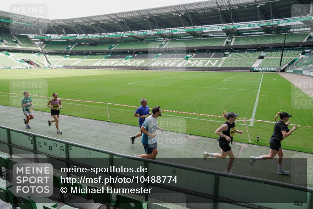 13.09.2026 - 21. swb-Marathon Bremen Michael Burmester http://msf.ph/oto/10488774 13.09.2026 10:34:32 Laufen im Stadion 10018, 10078, 10093, 10144, 10147, 10157, 10177, 10184, 10185, 10211, 10236, 10240, 10254, 10297, 10355, 10356, 10367, 10368, 10369, 10374, 10408, 10415, 10423, 10427, 10428, 10460, 10485, 10528, 10530, 10559, 10578, 10604, 10639, 10668, 10669, 10673, 10677, 10687, 10691, 10699, 10700, 10715, 10745, 10749, 10750, 10772, 10787, 10788, 10809, 10828, 10857, 10867, 10914, 10928, 11126, 11162, 11343, 11803, 10146, 10222, 10626 meine-sportfotos.de