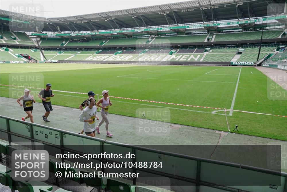 13.09.2026 - 21. swb-Marathon Bremen Michael Burmester http://msf.ph/oto/10488784 13.09.2026 10:34:43 Laufen im Stadion 10018, 10093, 10144, 10147, 10157, 10173, 10175, 10177, 10185, 10236, 10240, 10245, 10254, 10297, 10309, 10355, 10356, 10367, 10368, 10369, 10377, 10408, 10415, 10423, 10427, 10428, 10460, 10485, 10492, 10528, 10530, 10559, 10578, 10604, 10639, 10668, 10669, 10673, 10677, 10687, 10691, 10699, 10700, 10715, 10749, 10750, 10772, 10787, 10788, 10809, 10828, 10857, 10867, 10914, 10928, 11126, 11162, 11343, 11803, 10146, 10222, 10626 meine-sportfotos.de