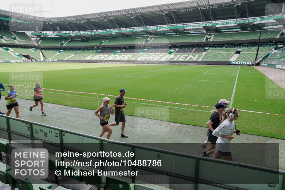 13.09.2026 - 21. swb-Marathon Bremen Michael Burmester http://msf.ph/oto/10488786 13.09.2026 10:34:44 Laufen im Stadion 10018, 10093, 10144, 10147, 10157, 10173, 10175, 10177, 10185, 10236, 10240, 10245, 10254, 10297, 10309, 10355, 10356, 10367, 10368, 10369, 10377, 10408, 10415, 10423, 10427, 10428, 10460, 10485, 10492, 10528, 10530, 10559, 10578, 10604, 10639, 10668, 10669, 10673, 10677, 10687, 10691, 10699, 10700, 10715, 10749, 10750, 10772, 10787, 10788, 10809, 10828, 10857, 10867, 10914, 10928, 11126, 11162, 11343, 11803, 10146, 10222, 10626 meine-sportfotos.de