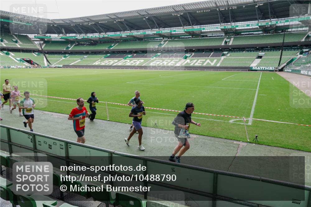 13.09.2026 - 21. swb-Marathon Bremen Michael Burmester http://msf.ph/oto/10488790 13.09.2026 10:34:50 Laufen im Stadion 10018, 10093, 10144, 10147, 10157, 10173, 10175, 10177, 10181, 10185, 10236, 10240, 10245, 10254, 10297, 10309, 10355, 10356, 10367, 10368, 10369, 10377, 10415, 10423, 10427, 10428, 10460, 10485, 10492, 10528, 10559, 10578, 10604, 10636, 10639, 10668, 10669, 10673, 10677, 10687, 10691, 10699, 10700, 10715, 10772, 10787, 10788, 10809, 10828, 10857, 10867, 10914, 10928, 11126, 11162, 11343, 11803, 10146, 10222, 10626 meine-sportfotos.de