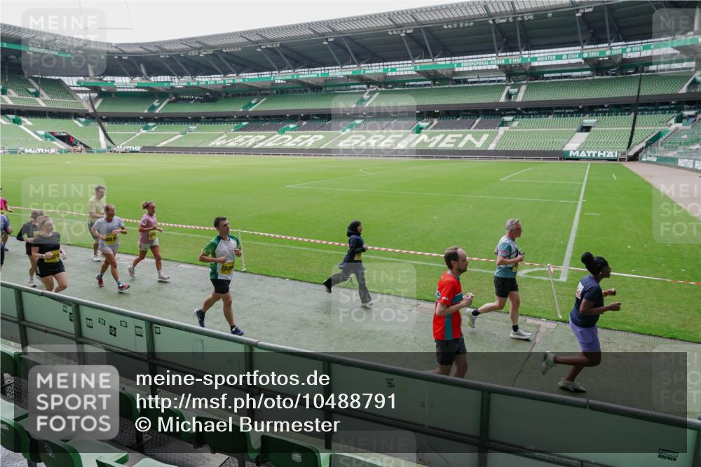 13.09.2026 - 21. swb-Marathon Bremen Michael Burmester http://msf.ph/oto/10488791 13.09.2026 10:34:51 Laufen im Stadion 10018, 10093, 10144, 10147, 10157, 10173, 10175, 10177, 10181, 10185, 10236, 10240, 10245, 10254, 10297, 10309, 10355, 10356, 10367, 10368, 10369, 10377, 10415, 10423, 10427, 10428, 10460, 10485, 10492, 10528, 10559, 10578, 10604, 10636, 10639, 10668, 10669, 10677, 10687, 10691, 10699, 10700, 10715, 10772, 10787, 10788, 10809, 10828, 10857, 10867, 10914, 10928, 11126, 11162, 11343, 11803, 10146, 10222, 10626 meine-sportfotos.de