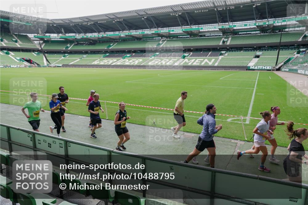 13.09.2026 - 21. swb-Marathon Bremen Michael Burmester http://msf.ph/oto/10488795 13.09.2026 10:34:54 Laufen im Stadion 10018, 10093, 10144, 10147, 10157, 10173, 10175, 10177, 10181, 10185, 10236, 10240, 10245, 10254, 10297, 10309, 10355, 10356, 10367, 10368, 10369, 10377, 10415, 10423, 10427, 10428, 10460, 10485, 10492, 10528, 10559, 10578, 10604, 10636, 10639, 10668, 10669, 10677, 10687, 10691, 10699, 10700, 10715, 10772, 10787, 10788, 10809, 10828, 10857, 10867, 10914, 10928, 11126, 11162, 11343, 11803, 10146, 10222, 10626 meine-sportfotos.de