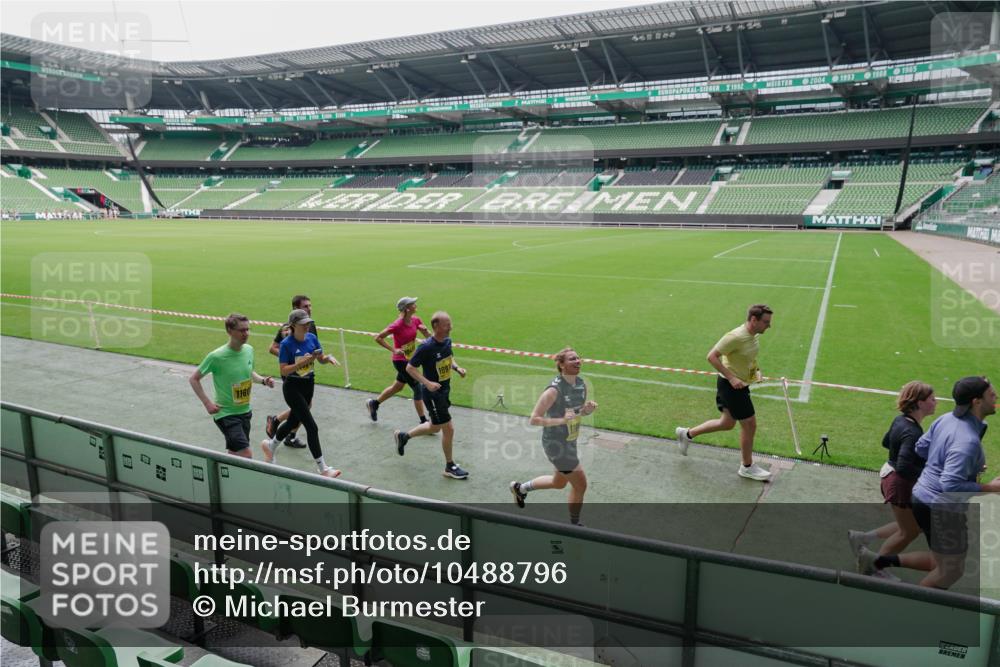 13.09.2026 - 21. swb-Marathon Bremen Michael Burmester http://msf.ph/oto/10488796 13.09.2026 10:34:55 Laufen im Stadion 10018, 10093, 10144, 10147, 10157, 10173, 10175, 10177, 10181, 10182, 10185, 10236, 10240, 10245, 10254, 10297, 10309, 10355, 10356, 10367, 10368, 10369, 10377, 10415, 10423, 10427, 10428, 10460, 10485, 10492, 10528, 10559, 10578, 10604, 10617, 10636, 10639, 10668, 10669, 10677, 10687, 10691, 10699, 10700, 10715, 10772, 10787, 10788, 10809, 10828, 10857, 10867, 10914, 10928, 11126, 11162, 11343, 11803, 10146, 10222, 10626 meine-sportfotos.de