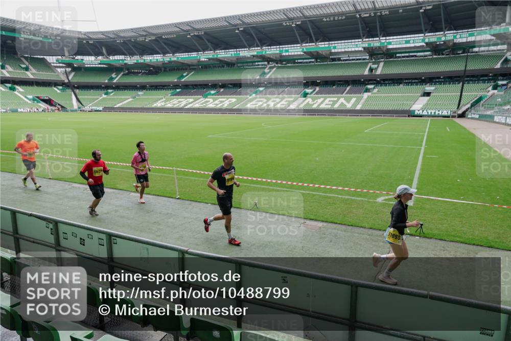 13.09.2026 - 21. swb-Marathon Bremen Michael Burmester http://msf.ph/oto/10488799 13.09.2026 10:35:01 Laufen im Stadion 10018, 10093, 10144, 10147, 10157, 10173, 10175, 10177, 10181, 10182, 10185, 10195, 10240, 10245, 10254, 10297, 10309, 10355, 10356, 10367, 10368, 10369, 10377, 10409, 10415, 10427, 10428, 10460, 10477, 10485, 10492, 10528, 10559, 10578, 10604, 10617, 10636, 10639, 10668, 10669, 10677, 10691, 10699, 10700, 10715, 10772, 10787, 10828, 10857, 10867, 10914, 10928, 11126, 11162, 11343, 11803, 10146, 10222, 10626 meine-sportfotos.de