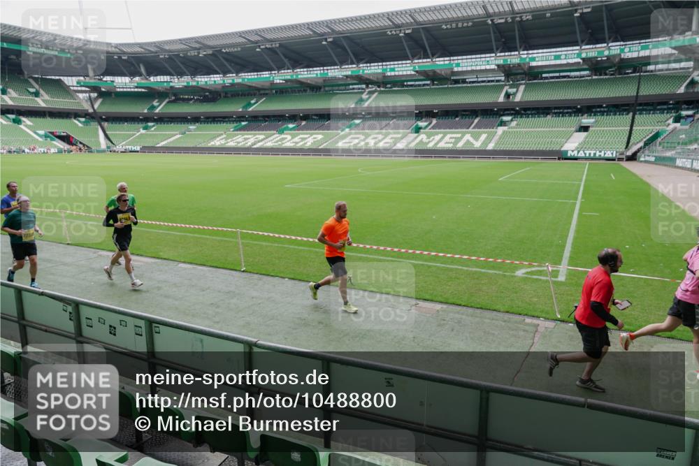 13.09.2026 - 21. swb-Marathon Bremen Michael Burmester http://msf.ph/oto/10488800 13.09.2026 10:35:04 Laufen im Stadion 10018, 10093, 10144, 10147, 10157, 10173, 10175, 10177, 10181, 10182, 10185, 10195, 10240, 10245, 10254, 10297, 10309, 10355, 10356, 10357, 10367, 10368, 10369, 10377, 10409, 10415, 10427, 10428, 10460, 10477, 10485, 10492, 10528, 10559, 10604, 10617, 10636, 10639, 10668, 10669, 10677, 10691, 10699, 10700, 10715, 10772, 10787, 10828, 10857, 10867, 10914, 10928, 11126, 11162, 11343, 11803, 10146, 10222, 10626 meine-sportfotos.de