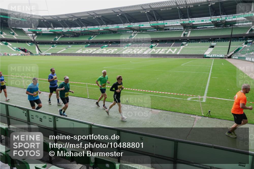 13.09.2026 - 21. swb-Marathon Bremen Michael Burmester http://msf.ph/oto/10488801 13.09.2026 10:35:06 Laufen im Stadion 10018, 10093, 10144, 10147, 10152, 10157, 10173, 10175, 10177, 10181, 10182, 10185, 10195, 10240, 10245, 10254, 10297, 10309, 10355, 10356, 10357, 10367, 10368, 10369, 10377, 10409, 10415, 10427, 10428, 10460, 10477, 10485, 10492, 10528, 10559, 10604, 10617, 10636, 10639, 10668, 10669, 10677, 10691, 10699, 10700, 10715, 10772, 10787, 10828, 10857, 10867, 10914, 10928, 11126, 11162, 11343, 11803, 10146, 10222, 10626 meine-sportfotos.de