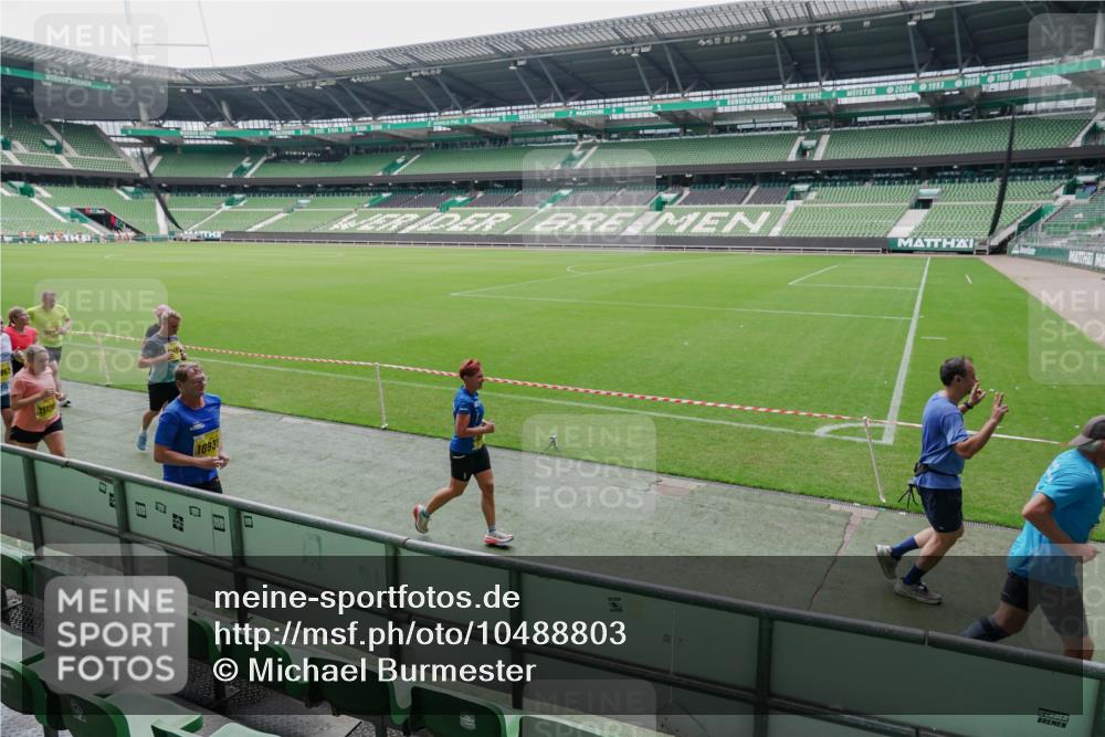 13.09.2026 - 21. swb-Marathon Bremen Michael Burmester http://msf.ph/oto/10488803 13.09.2026 10:35:09 Laufen im Stadion 10093, 10144, 10147, 10152, 10157, 10173, 10175, 10177, 10181, 10182, 10185, 10195, 10240, 10245, 10254, 10309, 10355, 10356, 10357, 10367, 10368, 10369, 10377, 10409, 10415, 10427, 10460, 10473, 10477, 10485, 10492, 10528, 10559, 10604, 10617, 10636, 10639, 10668, 10669, 10677, 10691, 10699, 10700, 10715, 10772, 10787, 10828, 10857, 10867, 10914, 10928, 11126, 11162, 11343, 11803, 10146, 10222, 10626 meine-sportfotos.de