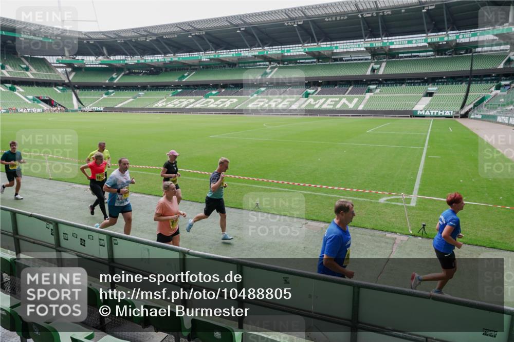 13.09.2026 - 21. swb-Marathon Bremen Michael Burmester http://msf.ph/oto/10488805 13.09.2026 10:35:10 Laufen im Stadion 10093, 10144, 10147, 10152, 10157, 10173, 10175, 10177, 10181, 10182, 10185, 10195, 10240, 10245, 10254, 10306, 10309, 10355, 10356, 10357, 10367, 10368, 10369, 10377, 10409, 10415, 10427, 10460, 10473, 10477, 10485, 10492, 10528, 10559, 10604, 10617, 10636, 10639, 10668, 10669, 10671, 10672, 10677, 10691, 10699, 10700, 10715, 10772, 10787, 10828, 10857, 10867, 10914, 10928, 11126, 11162, 11343, 11803, 10146, 10222, 10626 meine-sportfotos.de