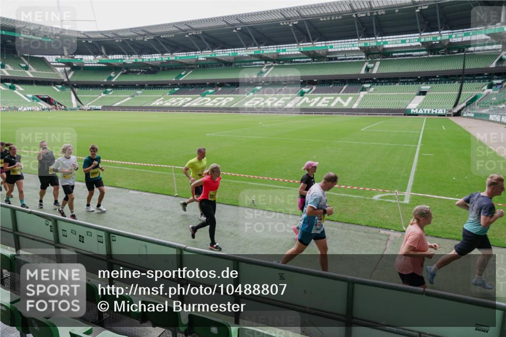 13.09.2026 - 21. swb-Marathon Bremen Michael Burmester http://msf.ph/oto/10488807 13.09.2026 10:35:11 Laufen im Stadion 10093, 10144, 10147, 10152, 10157, 10173, 10175, 10177, 10181, 10182, 10185, 10195, 10240, 10245, 10254, 10306, 10309, 10355, 10356, 10357, 10367, 10368, 10369, 10377, 10409, 10415, 10427, 10460, 10473, 10477, 10485, 10492, 10528, 10559, 10604, 10617, 10636, 10639, 10668, 10669, 10671, 10672, 10677, 10691, 10699, 10700, 10715, 10772, 10828, 10857, 10867, 10914, 10928, 11126, 11162, 11343, 11803, 10146, 10222, 10626 meine-sportfotos.de